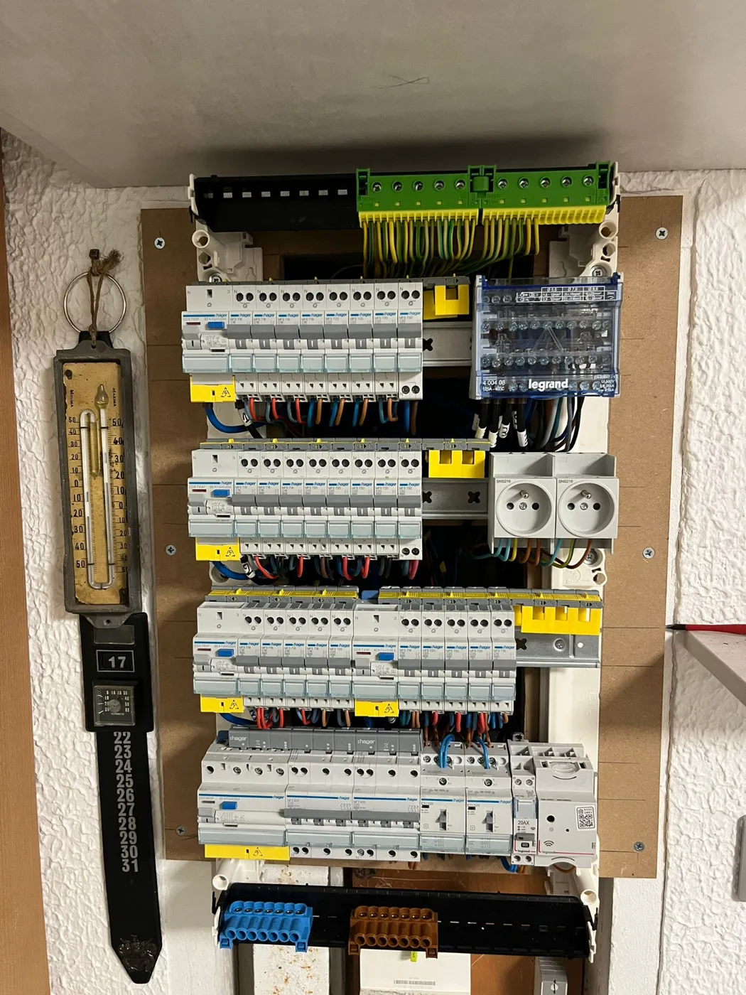 Tableau remis aux normes NFC 15-100 après rénovation — circuits repérés et étiquetés.